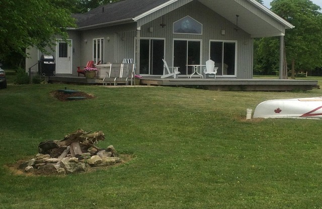 Modern Family-Friendly Cottage On Pelee Island