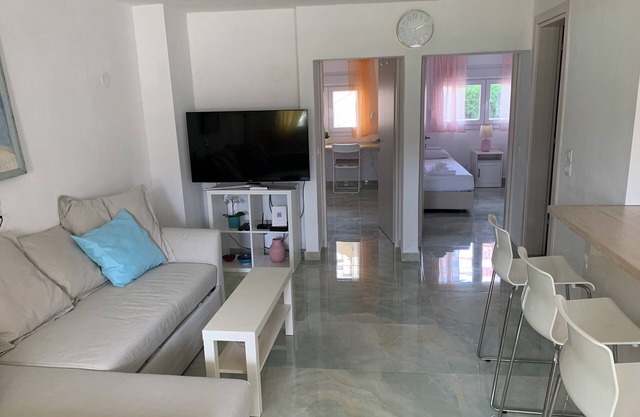 Modern family-sized condo near the beach
