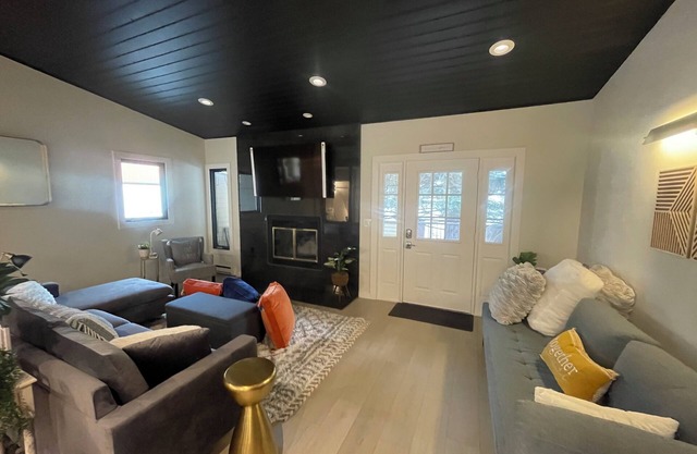 Modern Fully Renovated Ski Townhouse in West Vail