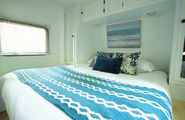 Modern Glamping RV | Near Tobermory & Grotto
