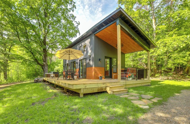 Modern Hersey Tiny Home w/Private Hot Tub!