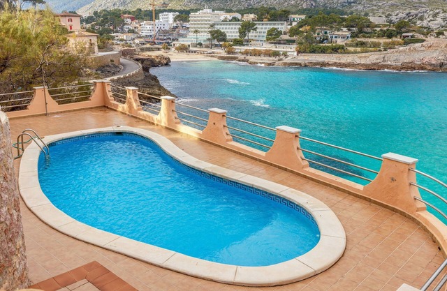 Modern Holiday Apartment with Sea View, Pool, Balconies, Air Conditioning and Wi-Fi