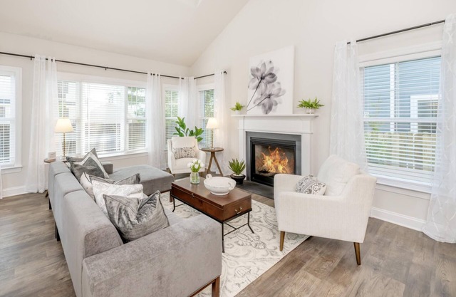 Modern Home 1 Block to Beach! 4BR/3.5BA, Sleeps 10