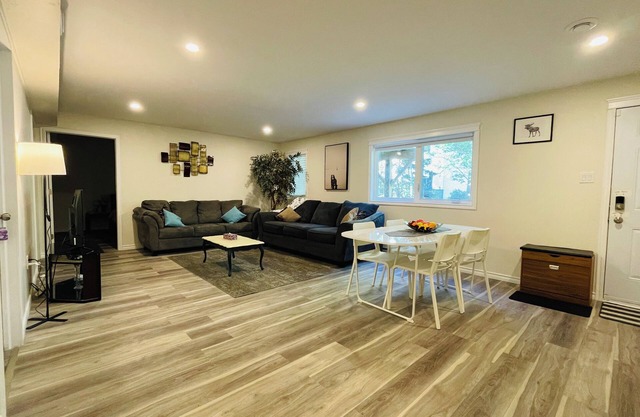 🏡 Modern Home – Lower Level Getaway 🌿n2 Bedrooms | 1 Full Bath | PrimeLocation