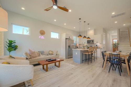 Modern Home Near Downtown with Fast WiFi, BBQ, Games & EV equipped!