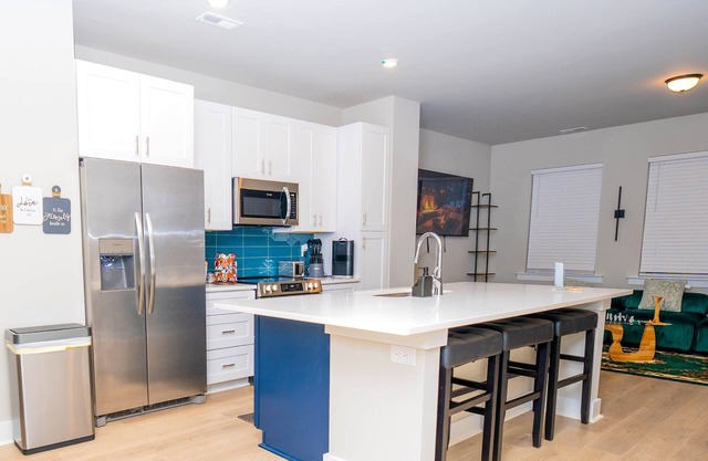 Modern Home near Plaza Midwood