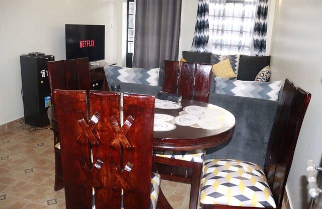 Modern Home w/Elevator & Backup generator-DSTV+WIFI
