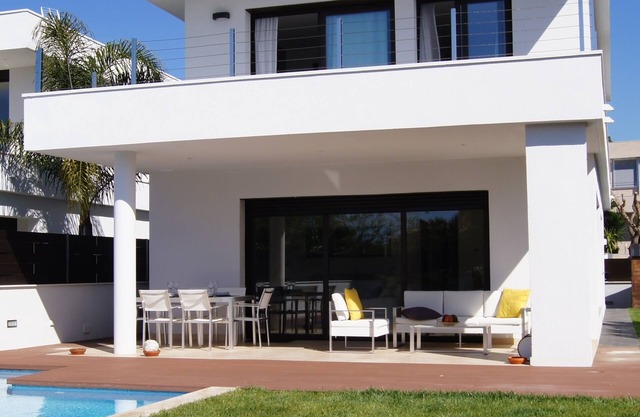 Modern house on the beach with pool and WIFI