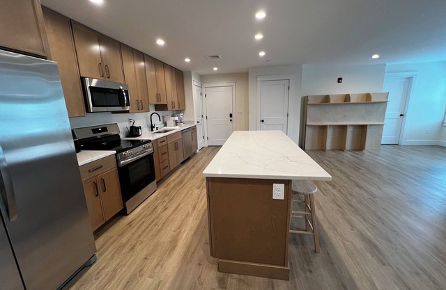 Modern Hudson Valley Apt 202 - King/Queen/Twin
