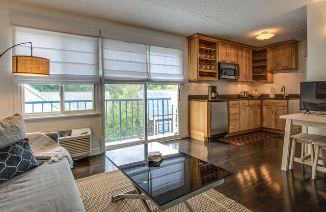 Modern in-town condo with parking on Rehoboth Ave and linens now included!