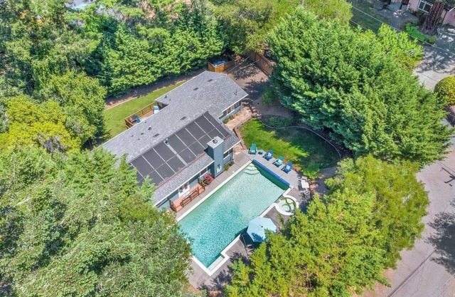 Modern Log house! Private Pool! Spa! Close to town