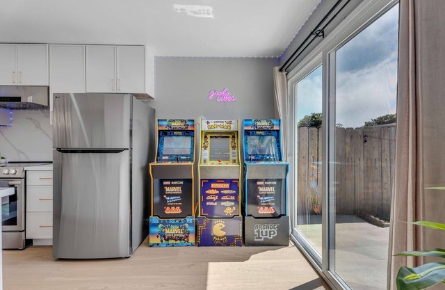 Modern Lux 4B/3BA Retreat w/LED Game Room and Bar