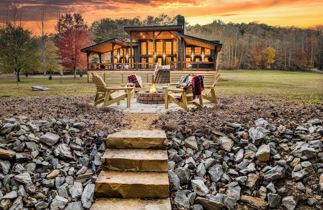 Modern LUX-Creek, Spa, Outdoor Kitchen & Fireplace