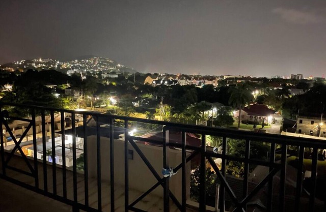 Modern Luxury 1BR Condo in Kingston