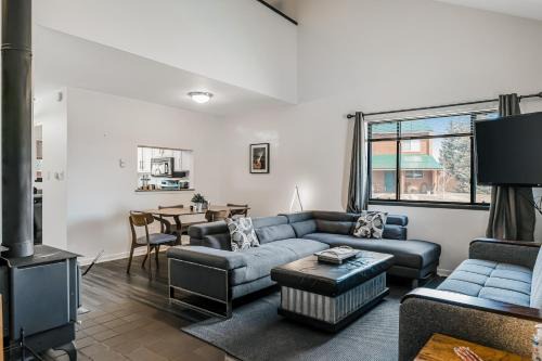 Modern Mountain Getaway