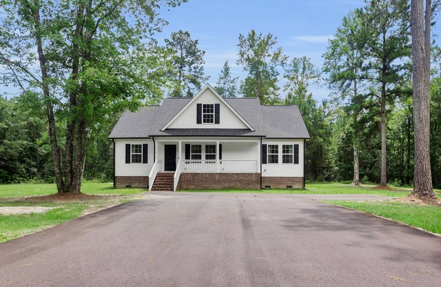 Modern NC Home: Dock, Karaoke, Games, Fire Pit