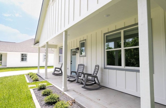 Modern Nest - Brand New House w/modern amenities