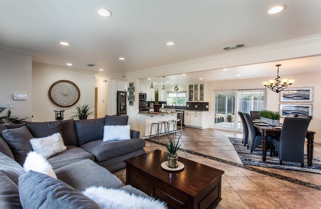 Modern Newbury Park Home| Netflix| Quiet| Safe| Meticulously Clean