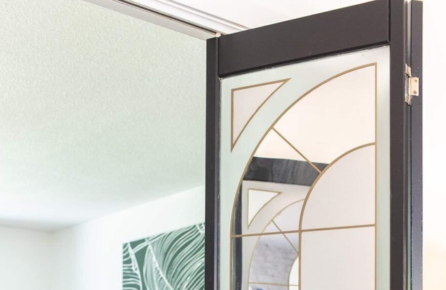 Modern oasis with POOL, HOT TUB, OUTDOOR GAMES & FIREPIT