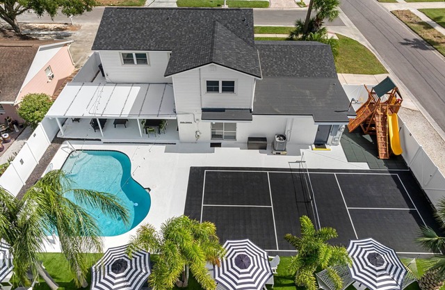 Modern Paradise - Heated Pool - Playground - Pickleball - Game Room