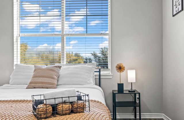 Modern Premium Stay 2BR 2BA Apartment with Style