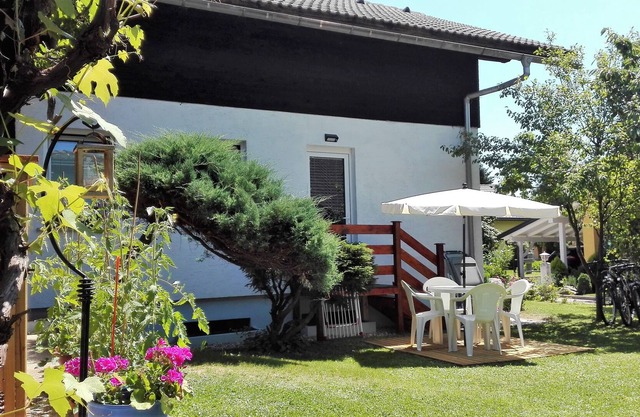 Modern, refurbished 2 bedroom apartment with garden near Lake Bled (sleeps 5).