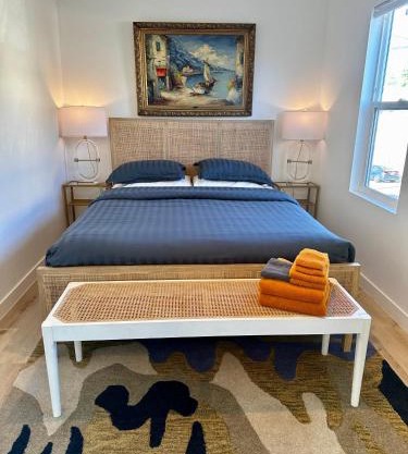 Modern, Remodeled Echo Park House-Walk to Sunset Blvd, Dodgers Stadium, Shops, Bars, Restaurants, Lake, Concerts