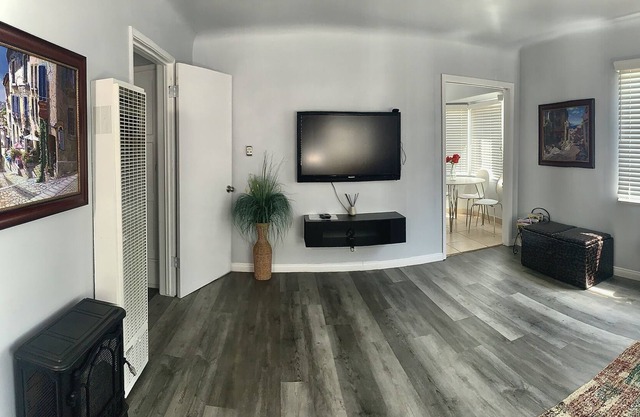 Modern Remodeled Private near all LA & OC attractions