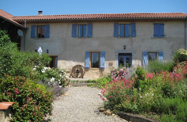 Modern renovated farmhouse in the Pyrenees, large outdoor space & large pool