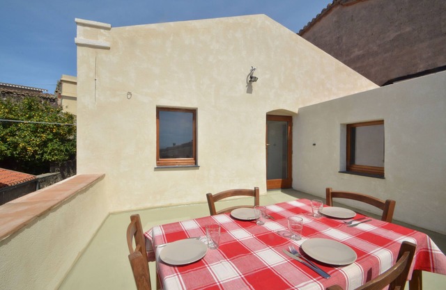 Modern renovated holiday home with panoramic terrace, close to sea and mountains
