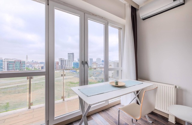 Modern Residence Studio Flat w Balcony in Bagcilar