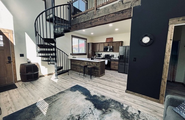 Modern, rustic building with a loft in Kennewick, WA near Canyon Lakes!