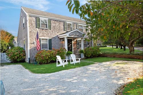 Modern Saltbox in Edgartown Village