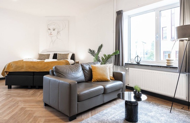 Modern space studio apartments near Hotel Central, ideal for lovers of refinement.