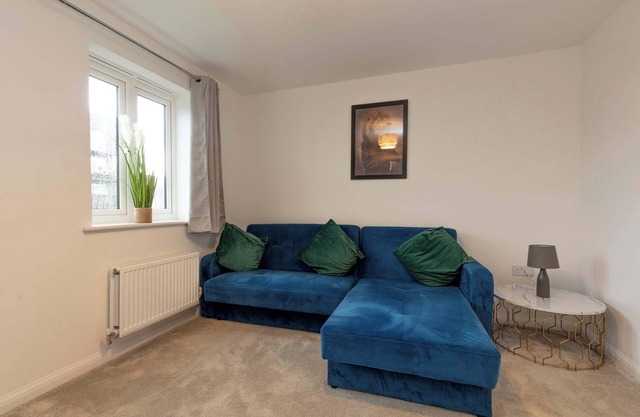 Modern & Spacious 4 Bedroom House in Yeovil