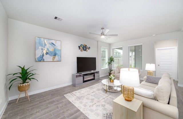 Modern & Spacious 4-Bedroom Home in Rosenberg, TX
