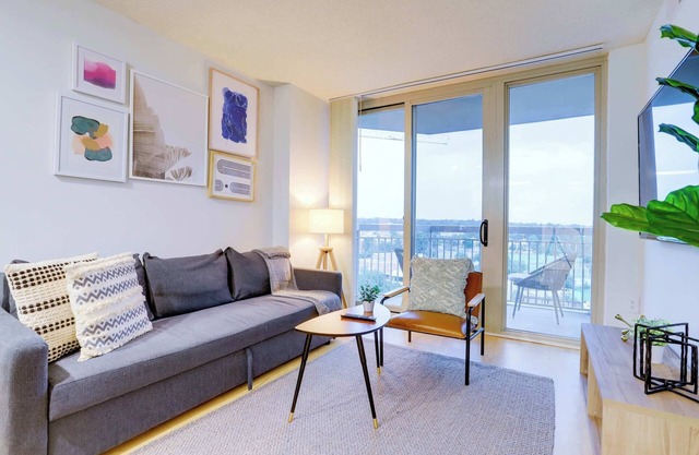 Modern Stay in Ballston | Walk to Metro