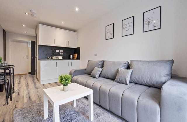 Modern Studio Bungalow by Banbury Town Centre