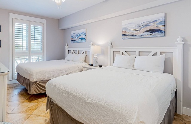 Modern studio condo with pool, tennis, & golf