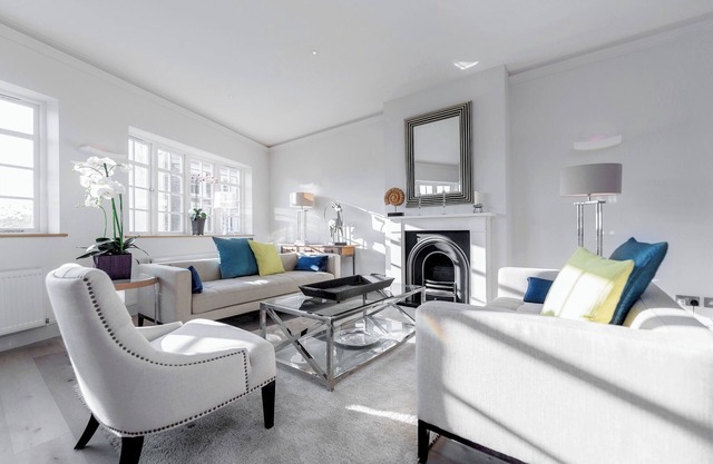 Modern & Stylish 2bed/2bath close to Kings Road