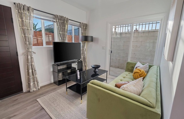 Modern & Stylish Home, 5 mins to SoFi Stadium