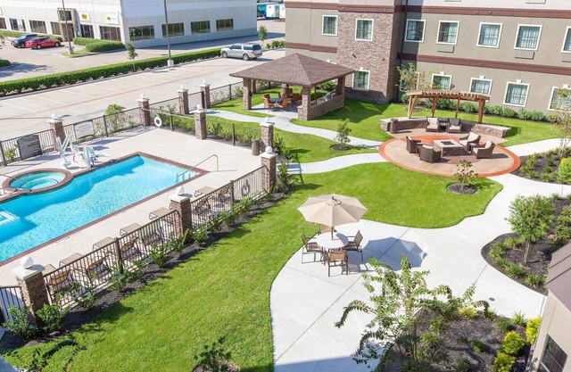 Modern Suite | Fitness Center + Outdoor Pool + Hot Tub