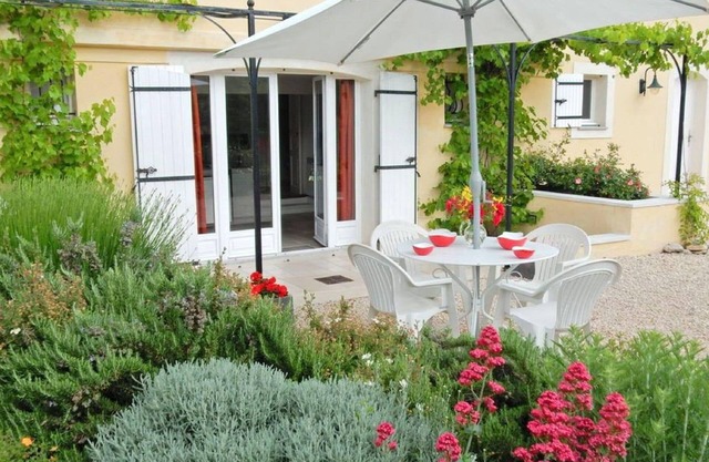 Modern Terrace Stay Montbrun