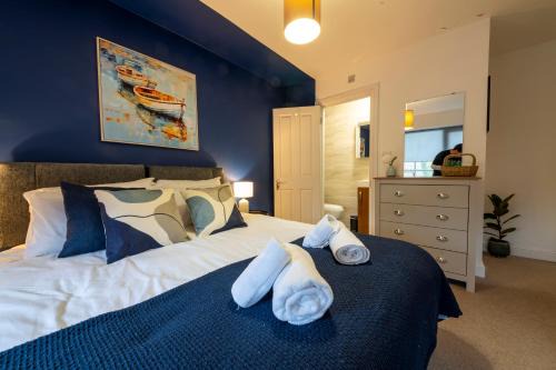 Modern Top Floor Apartment