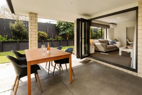 Modern Townhouse In Strandon - comfort and style