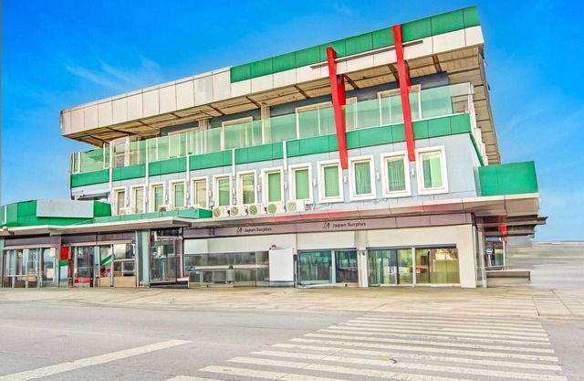 Modern Twin Escape at Townhouse VIP Suites