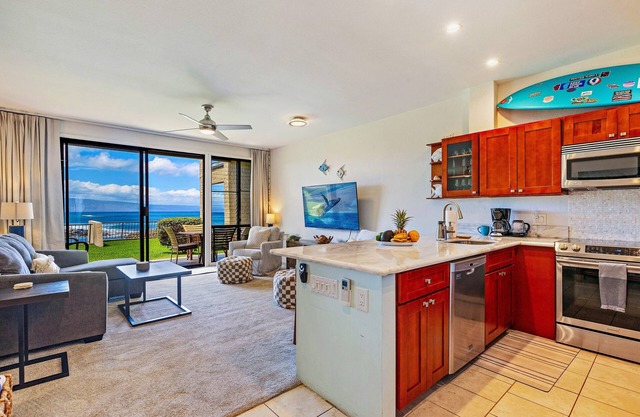 Modern, Updated, & Clean Oceanfront Get-A-Way at Napili Point. Not on Min. List