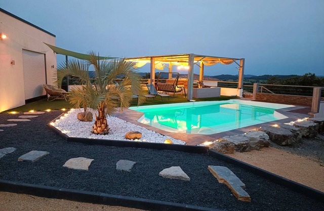 Modern villa with pool, breathtaking views, quiet, ideal for families