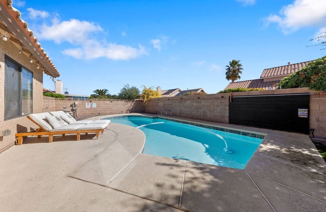 Modern Vegas Home- Prime Location, Full Amenities