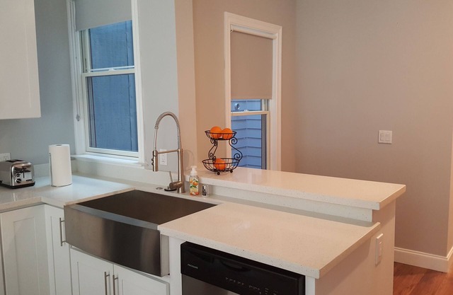 Modern Victorian/Great Downtown Loc. & High Walk & Transit Score, 2bd-2baths